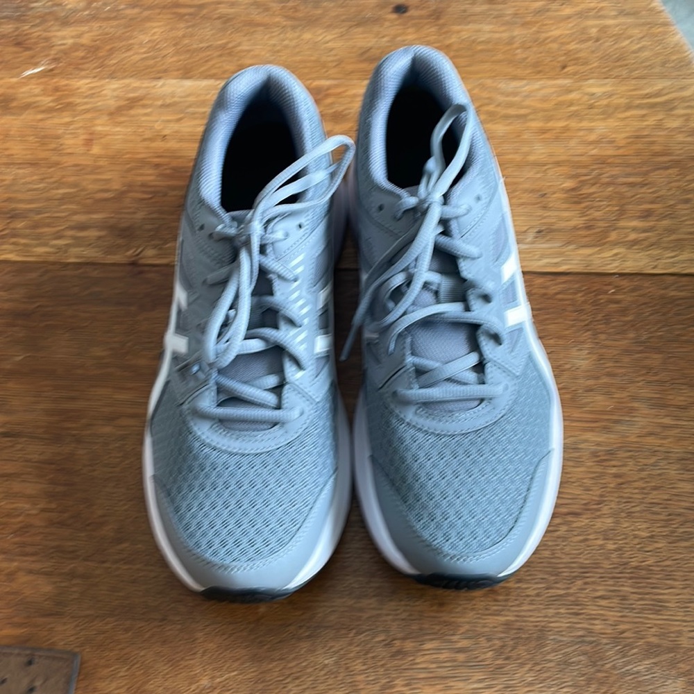 Ladies size 11 Running Shoes NWT